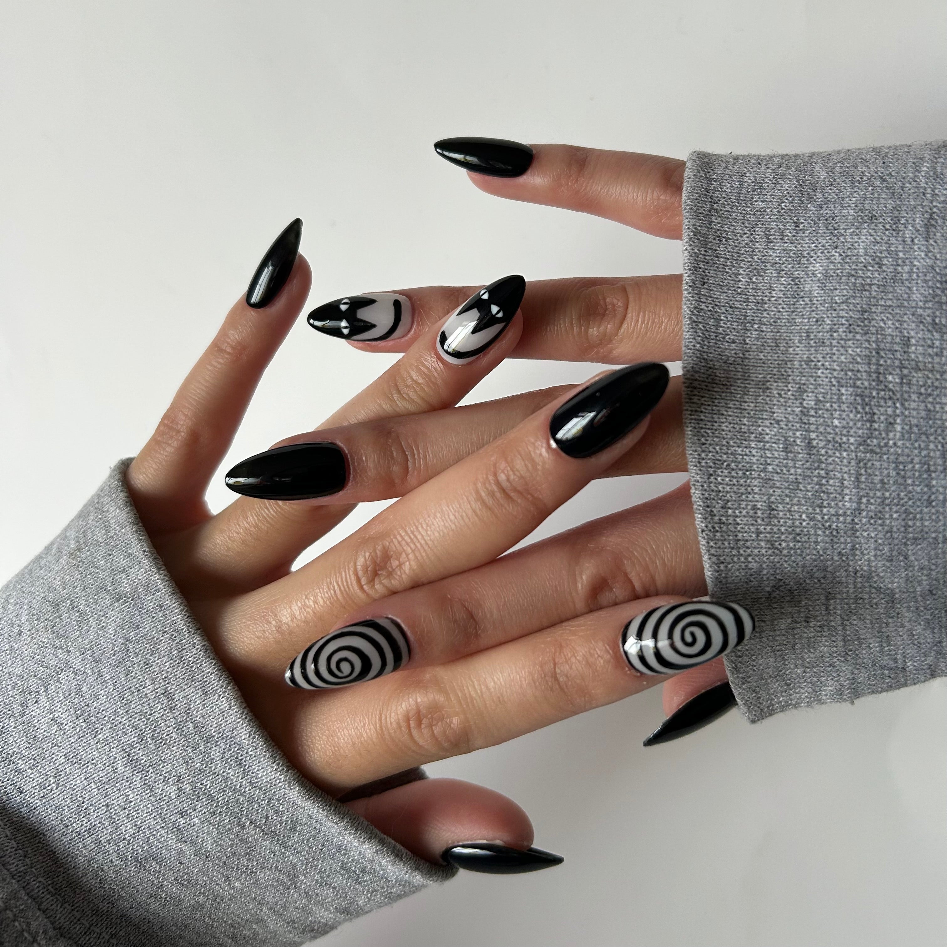 Spiral Black Cat Press-Ons